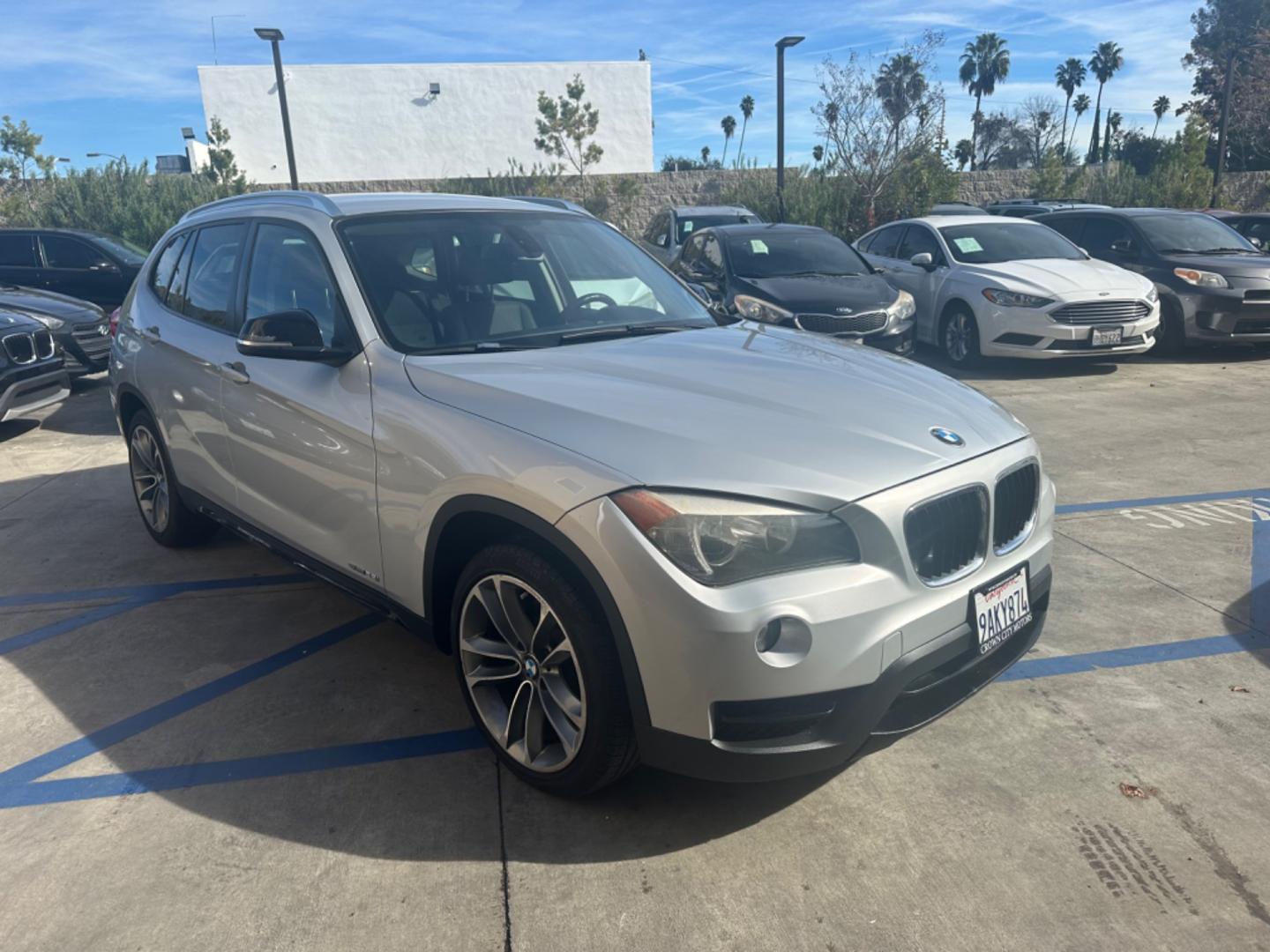 2013 Silver Metallic /Black BMW X1 sDrive28i (WBAVM1C59DV) with an 2.0L L4 DOHC 16V engine, 8-Speed Automatic transmission, located at 30 S. Berkeley Avenue, Pasadena, CA, 91107, (626) 248-7567, 34.145447, -118.109398 - Leather Seats! Premium Wheels! This 2013 BMW X1 sDrive28i looks and drives well. Bad Credit? We can help! We are the bank. All our cars are thoroughly inspected and reconditioned by our technicians. FREE CARFAX report. Stop by or call to speak with our friendly staff. Whether you have bad credit, no - Photo#6